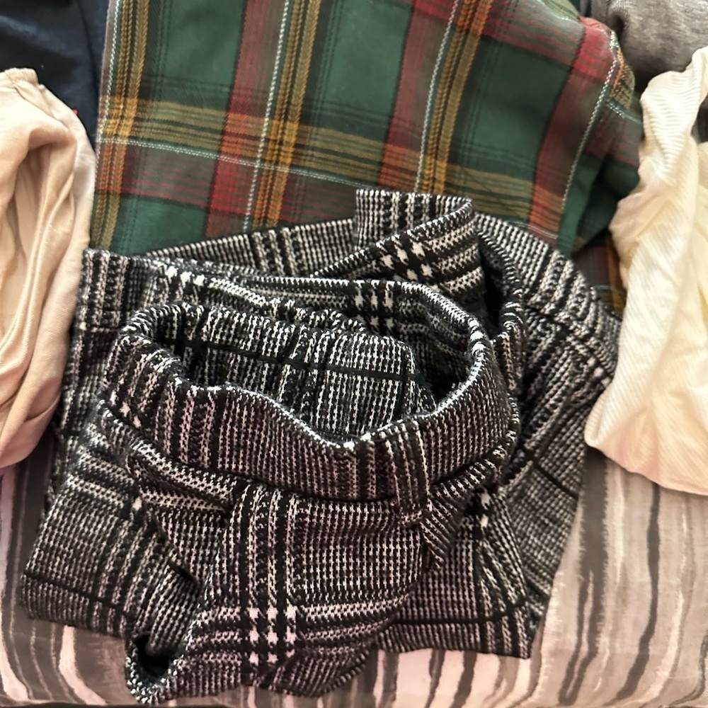 Assorted large clothes - Picture 6 of 9